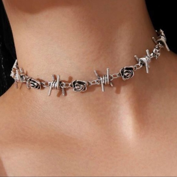 Boutique Jewelry - NEW Vintage Style silver Rose  & Thorns choker Necklace.